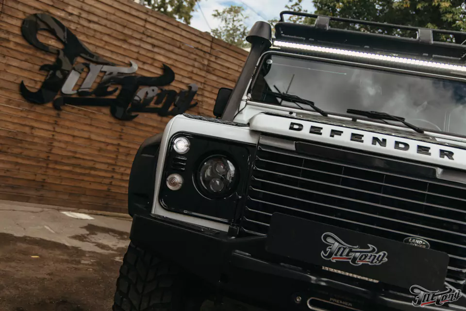 Привели в порядок Land Rover Defender! Заново окрасили элементы, очистили кузов, восстановили световое оборудование и построили новую акустическую систему